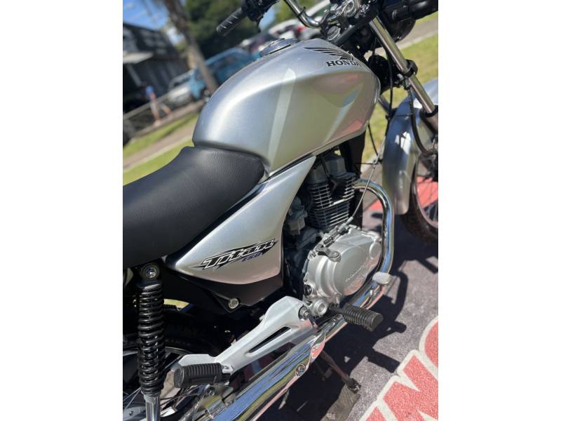 HONDA - CG 150 - 2005/2006 - Prata - R$ 10.900,00