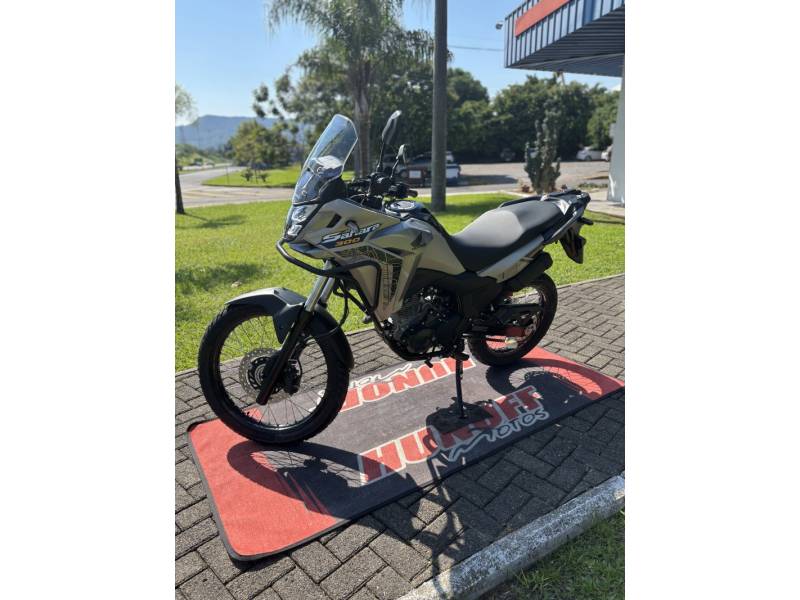 HONDA - SAHARA 300 ADVENTURE - 2025/2025 - Bege - R$ 38.690,00
