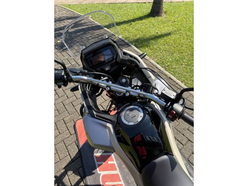 HONDA - SAHARA 300 ADVENTURE - 2025/2025 - Bege - R$ 38.690,00