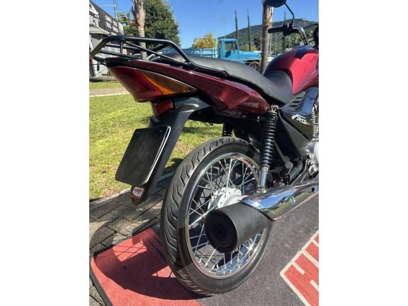 HONDA - CG 150 - 2011/2011 - Vermelha - R$ 10.700,00