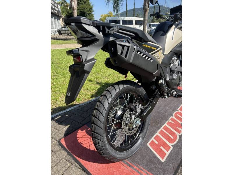 HONDA - SAHARA 300 ADVENTURE - 2025/2025 - Bege - R$ 38.690,00
