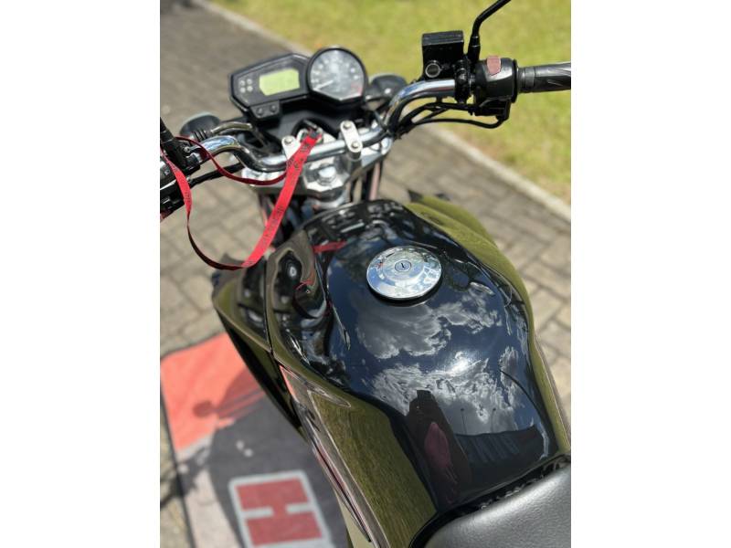 YAMAHA - FAZER - 2014/2015 - Preta - R$ 16.900,00