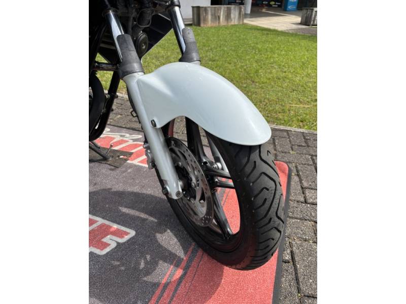 YAMAHA - FAZER - 2013/2014 - Branca - R$ 15.900,00