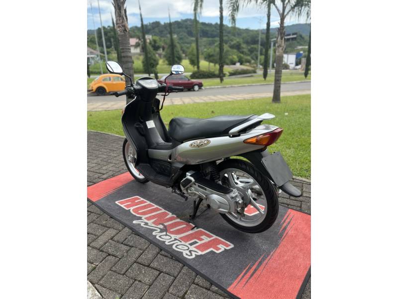 YAMAHA - NEO AT 115 - 2005/2005 - Prata - R$ 6.500,00
