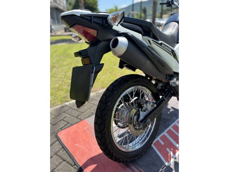HONDA - NXR 160 - 2021/2022 - Branca - R$ 21.500,00