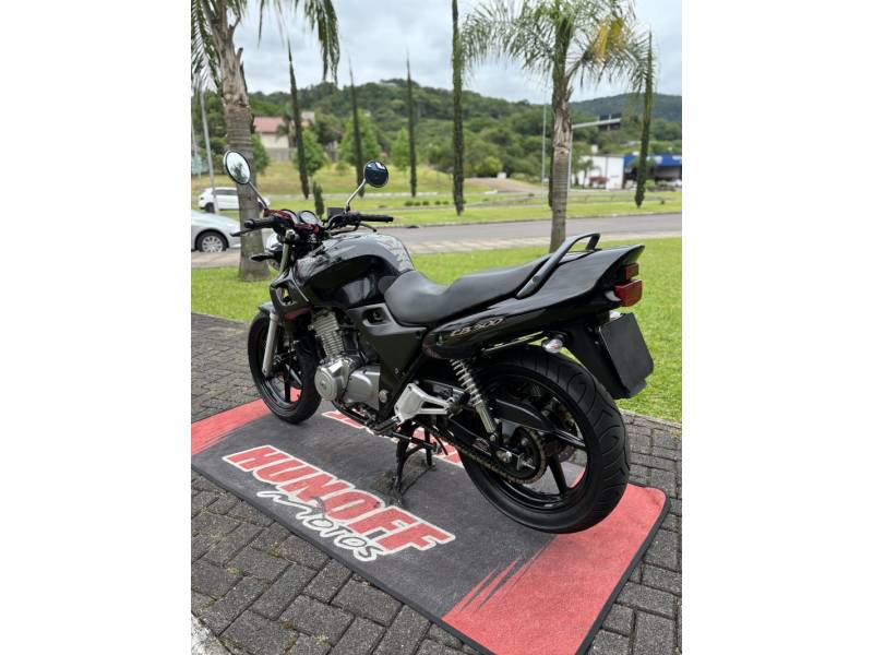 HONDA - CB 500 - 2003/2003 - Preta - R$ 22.500,00