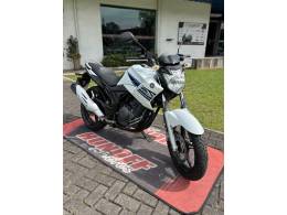 YAMAHA - FAZER - 2013/2014 - Branca - R$ 15.900,00
