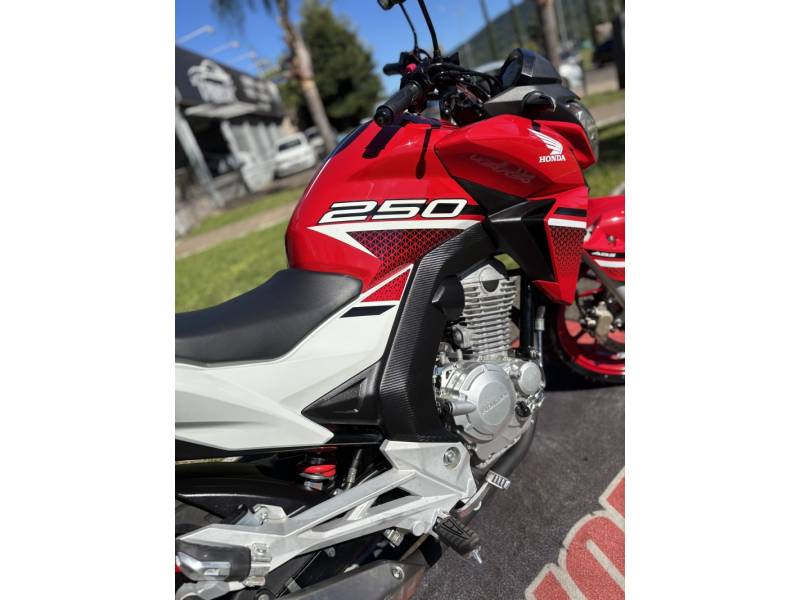 HONDA - CB TWISTER - 2022/2022 - Vermelha - R$ 22.500,00