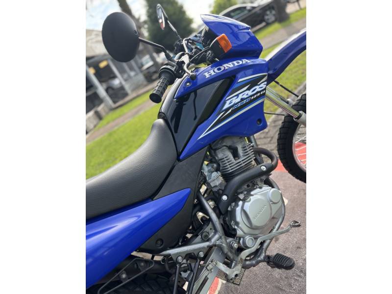HONDA - NXR 125 - 2004/2005 - Azul - R$ 9.900,00