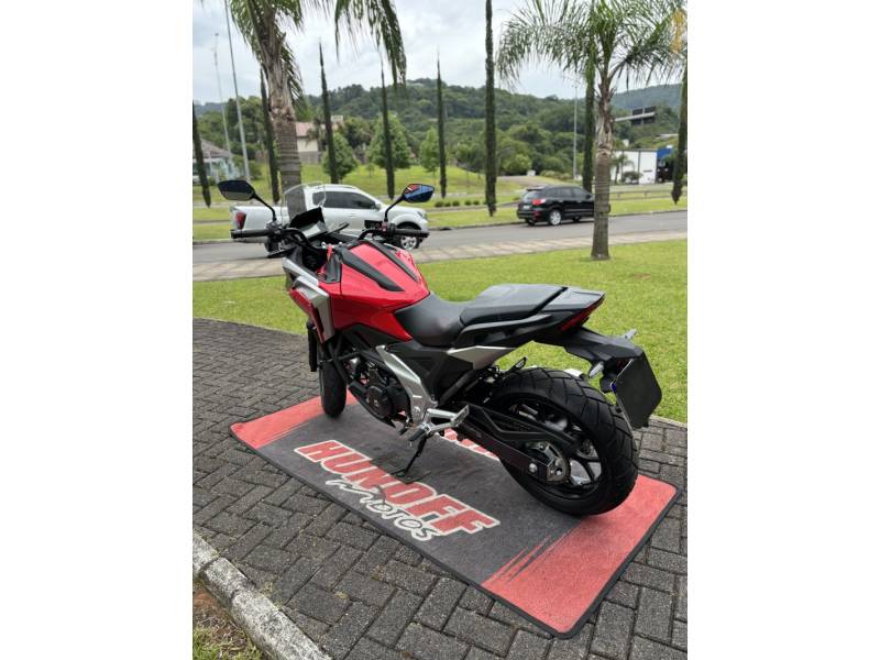HONDA - NC 750X - 2023/2023 - Vermelha - R$ 54.500,00