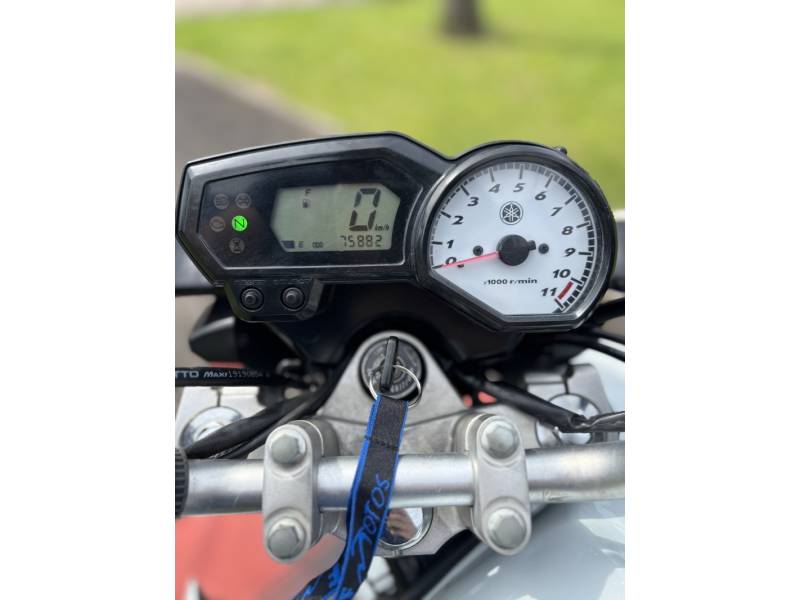 YAMAHA - FAZER - 2013/2014 - Branca - R$ 15.900,00