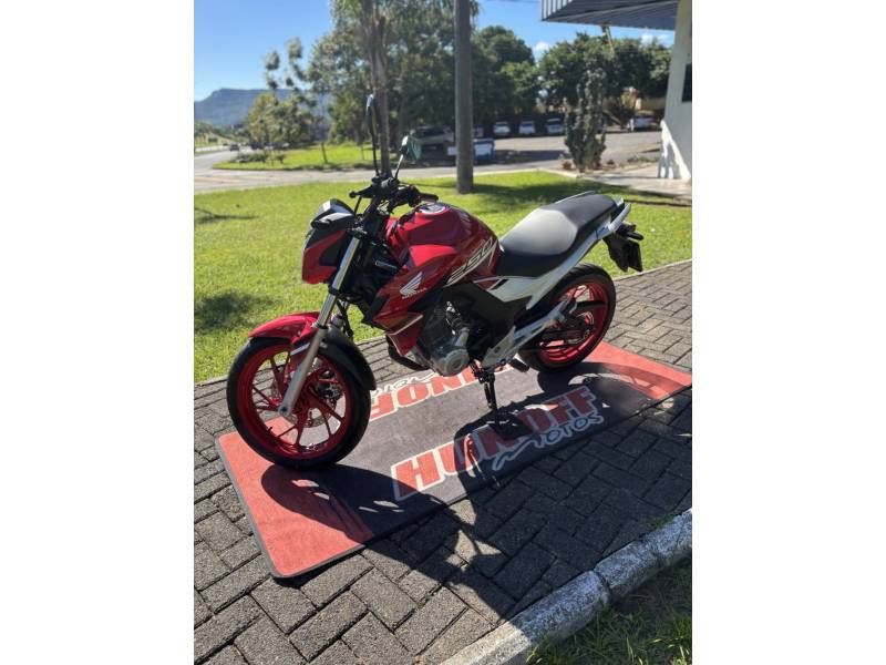 HONDA - CB TWISTER - 2022/2022 - Vermelha - R$ 22.500,00