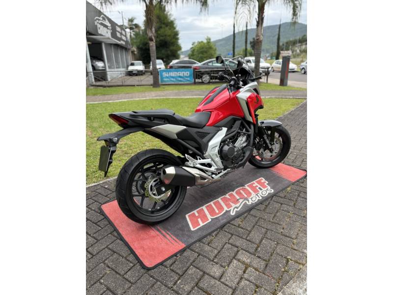 HONDA - NC 750X - 2023/2023 - Vermelha - R$ 54.500,00