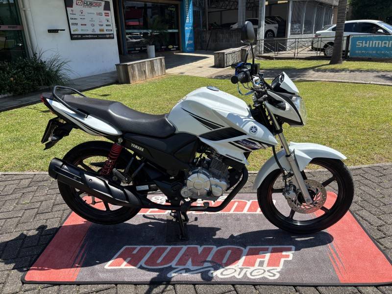 YAMAHA - FAZER - 2015/2015 - Branca - R$ 13.900,00
