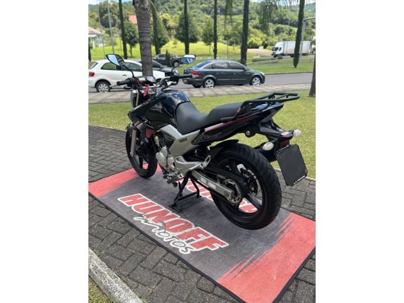 YAMAHA - FAZER - 2014/2015 - Preta - R$ 16.900,00