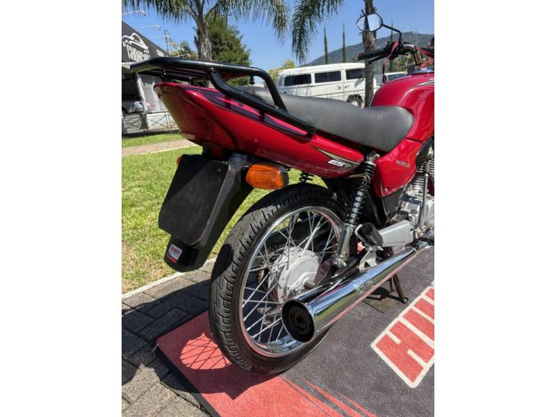 HONDA - CG 125 - 2003/2004 - Vermelha - R$ 8.500,00
