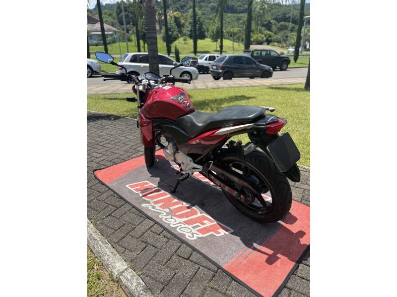 HONDA - CB 300R - 2013/2013 - Vermelha - R$ 14.900,00