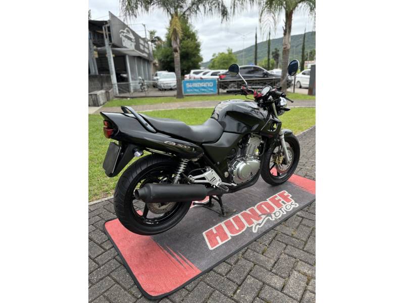 HONDA - CB 500 - 2003/2003 - Preta - R$ 22.500,00