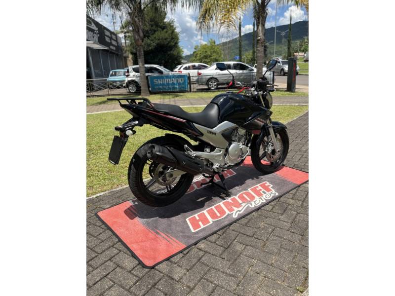 YAMAHA - FAZER - 2014/2015 - Preta - R$ 16.900,00