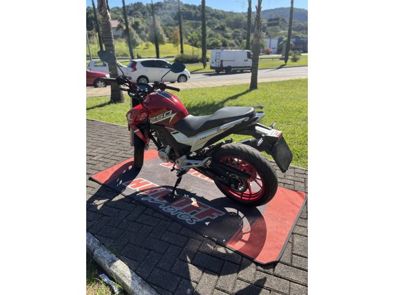 HONDA - CB TWISTER - 2022/2022 - Vermelha - R$ 22.500,00