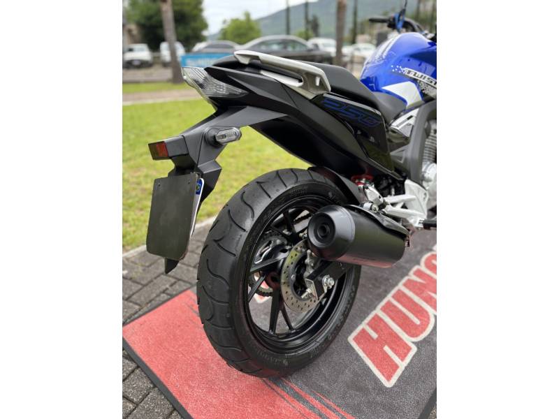 HONDA - CB 250F TWISTER - 2021/2021 - Azul - R$ 21.900,00