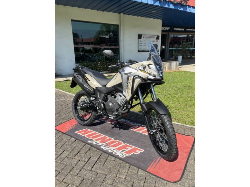 HONDA - SAHARA 300 ADVENTURE - 2025/2025 - Bege - R$ 38.690,00