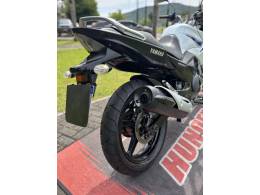 YAMAHA - FAZER - 2013/2014 - Branca - R$ 15.900,00
