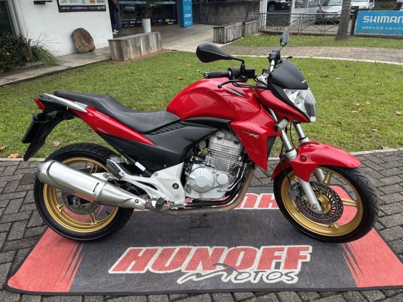 HONDA - CB 300R - 2014/2015 - Vermelha - R$ 15.900,00