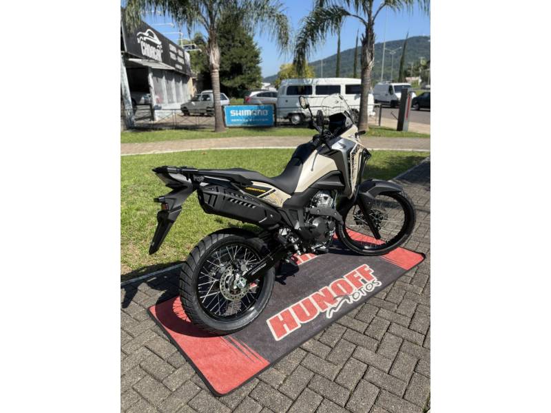 HONDA - SAHARA 300 ADVENTURE - 2025/2025 - Bege - R$ 38.690,00