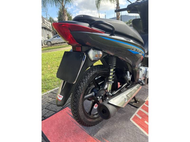 HONDA - BIZ 125 - 2017/2017 - Cinza - R$ 13.900,00