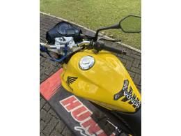 HONDA - CB 300R - 2009/2010 - Amarela - R$ 12.500,00