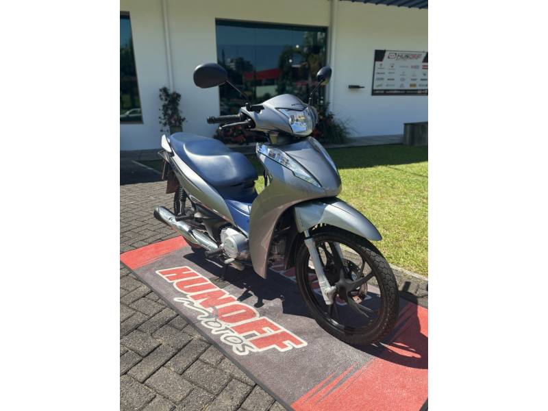 HONDA - BIZ 125 - 2021/2021 - Prata - R$ 15.900,00