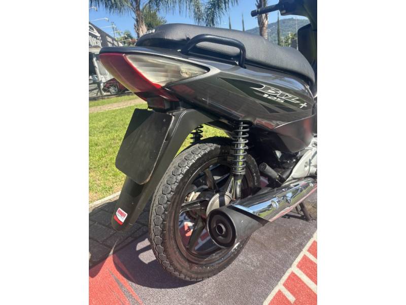 HONDA - BIZ 125 - 2009/2009 - Cinza - R$ 9.000,00