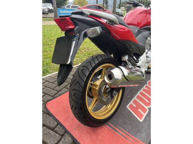 HONDA - CB 300R - 2014/2015 - Vermelha - R$ 15.900,00