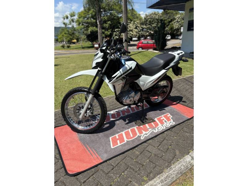 HONDA - NXR 160 - 2021/2022 - Branca - R$ 21.500,00