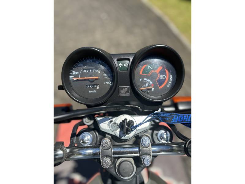 HONDA - CG 150 - 2005/2006 - Prata - R$ 10.900,00