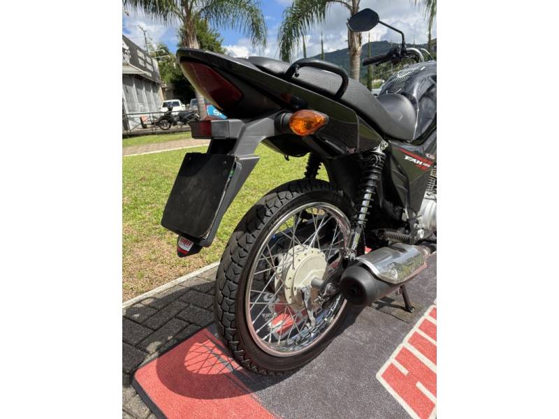 HONDA - CG 125 - 2014/2014 - Preta - R$ 10.500,00