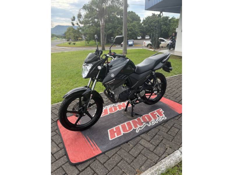 YAMAHA - FAZER - 2022/2022 - Preta - R$ 17.500,00
