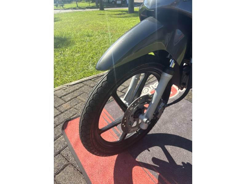 HONDA - BIZ 125 - 2009/2009 - Cinza - R$ 9.000,00