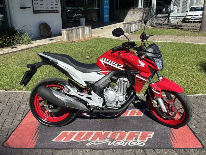 HONDA - CB TWISTER - 2022/2022 - Vermelha - R$ 22.500,00