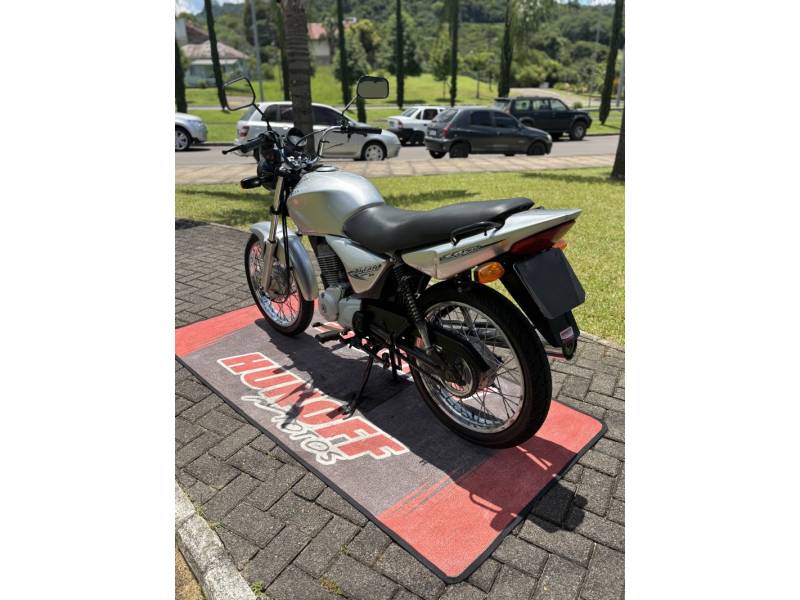 HONDA - CG 150 - 2006/2007 - Prata - R$ 9.900,00
