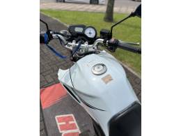 YAMAHA - FAZER - 2013/2014 - Branca - R$ 15.900,00