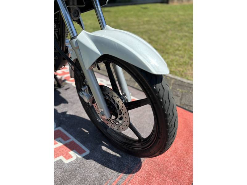 YAMAHA - FAZER - 2015/2015 - Branca - R$ 13.900,00