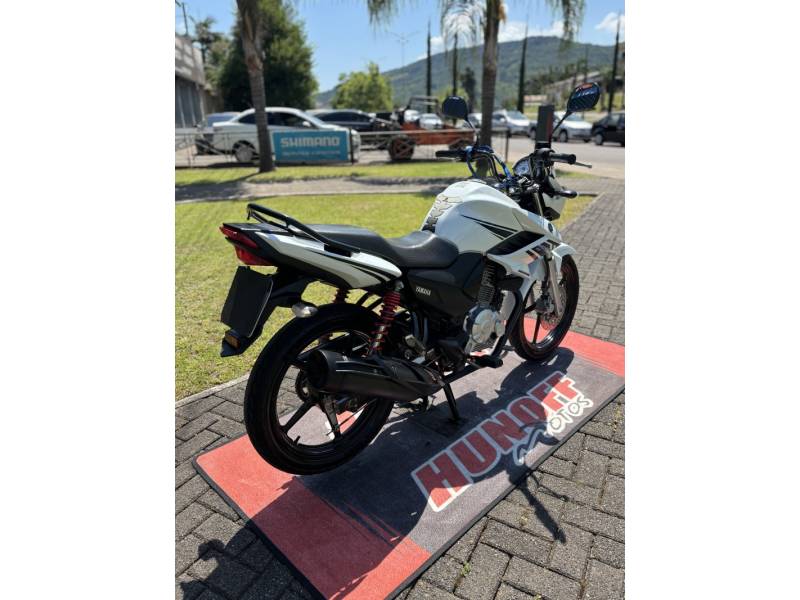 YAMAHA - FAZER - 2015/2015 - Branca - R$ 13.900,00