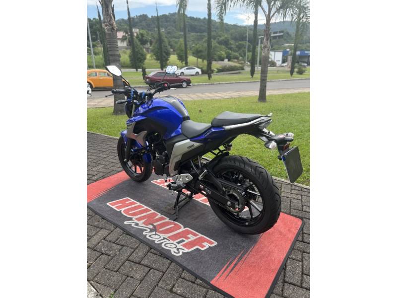 YAMAHA - FAZER - 2020/2020 - Azul - R$ 20.500,00