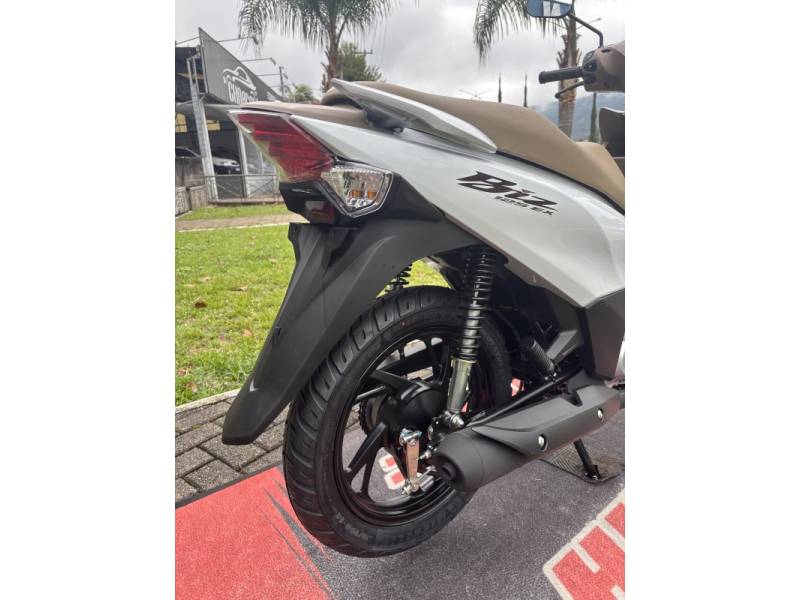 HONDA - BIZ 125 - 2025/2025 - Branca - R$ 20.190,00