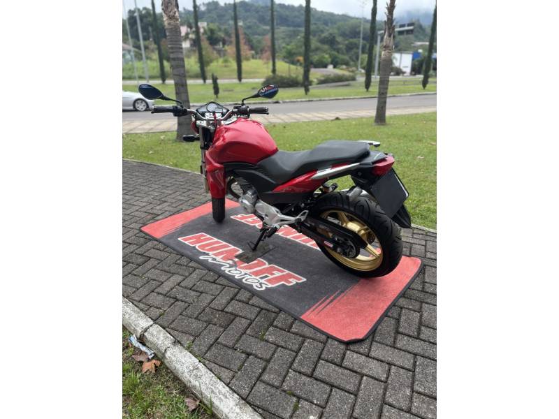 HONDA - CB 300R - 2014/2015 - Vermelha - R$ 15.900,00