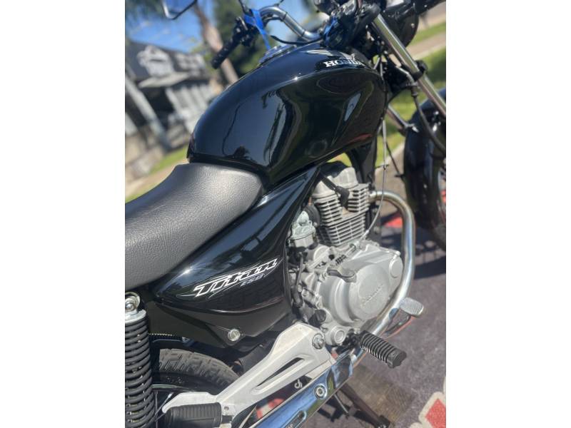 HONDA - CG 150 - 2005/2006 - Preta - R$ 10.900,00