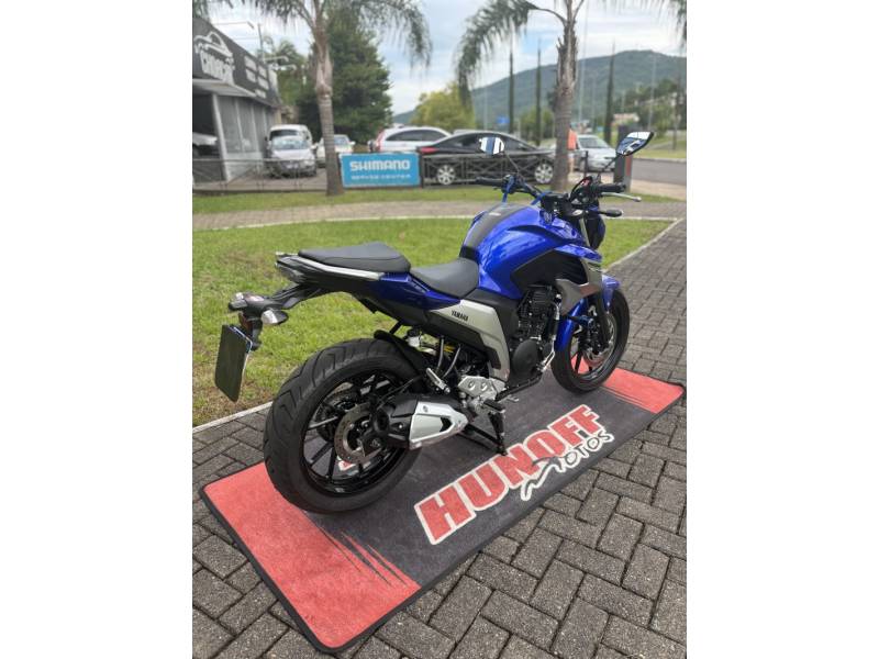 YAMAHA - FAZER - 2020/2020 - Azul - R$ 20.500,00