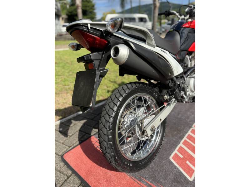 HONDA - NXR 150 - 2014/2014 - Vermelha - R$ 14.500,00